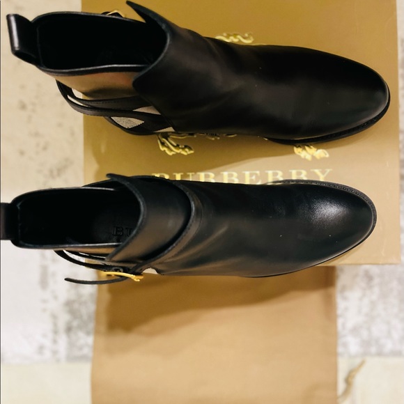 Authentic: Burberry Women's boot - Picture 3 of 4